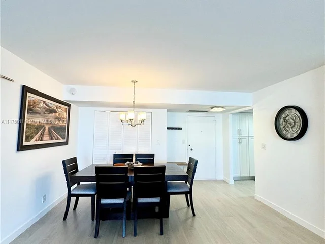 427 Golden Isles Dr # 14G, Hallandale Beach FL 33009