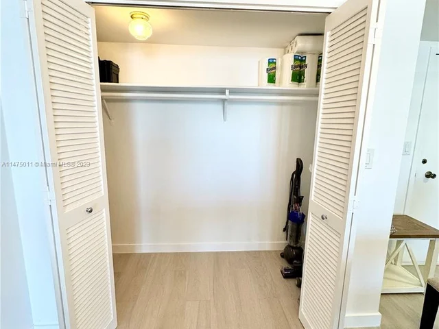 427 Golden Isles Dr # 14G, Hallandale Beach FL 33009