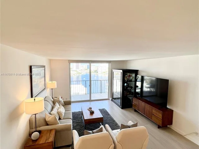 427 Golden Isles Dr # 14G, Hallandale Beach FL 33009