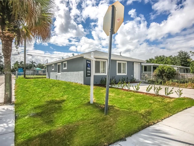 1530 NE 154th St, North Miami Beach FL 33162