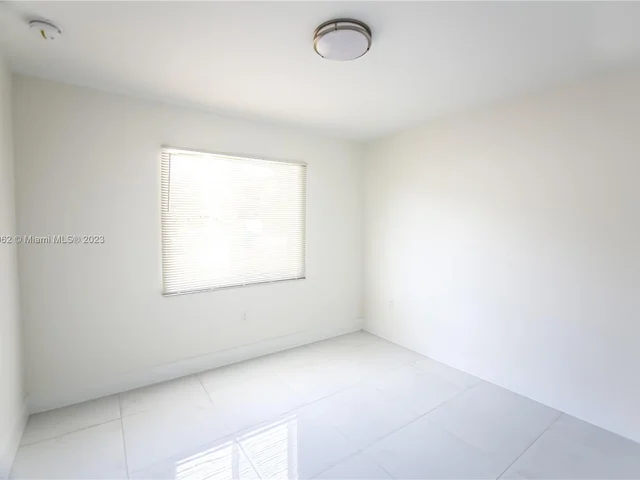 1530 NE 154th St, North Miami Beach FL 33162