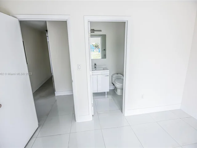 1530 NE 154th St, North Miami Beach FL 33162