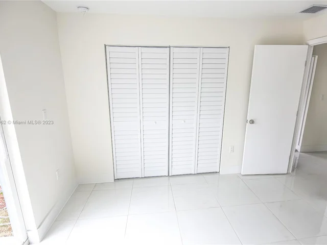 1530 NE 154th St, North Miami Beach FL 33162