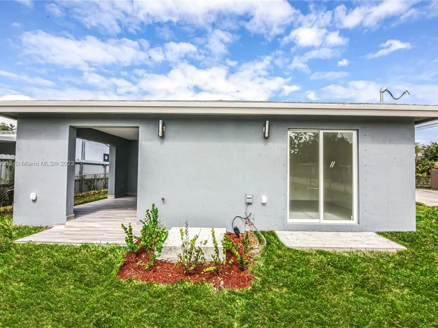 1530 NE 154th St, North Miami Beach FL 33162