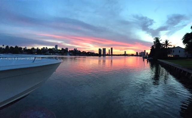 306 S Hibiscus Dr, Miami Beach FL 33139