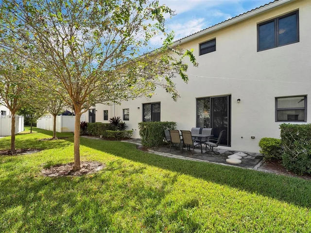 371 NE 194th Ter, Miami FL 33179