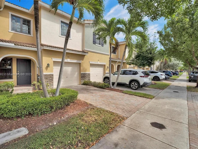 371 NE 194th Ter, Miami FL 33179
