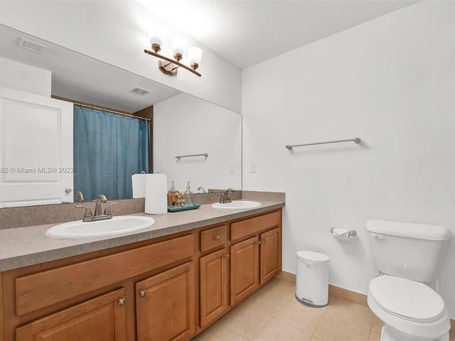 371 NE 194th Ter, Miami FL 33179