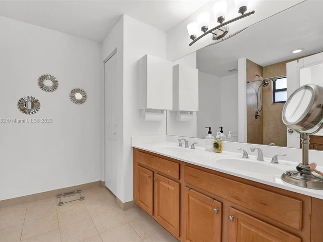 371 NE 194th Ter, Miami FL 33179