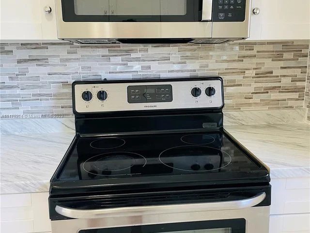 3003 NW 16th St # 1, Miami FL 33125