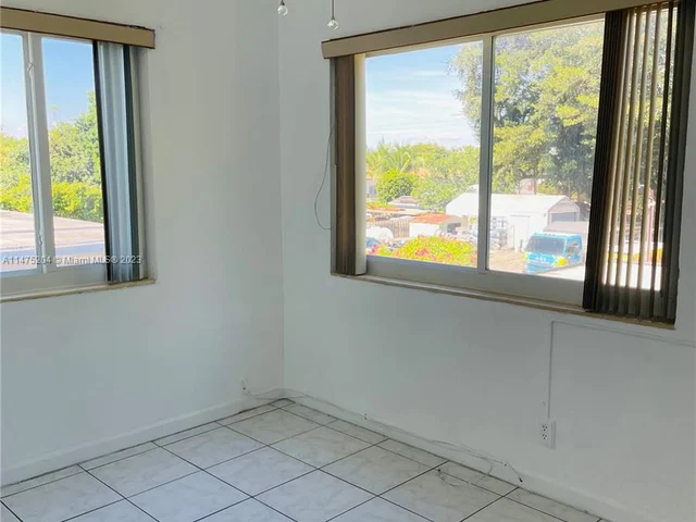 3003 NW 16th St # 1, Miami FL 33125