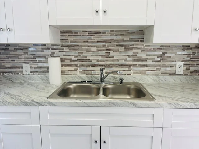 3003 NW 16th St # 1, Miami FL 33125