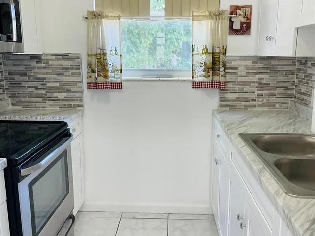 3003 NW 16th St # 1, Miami FL 33125