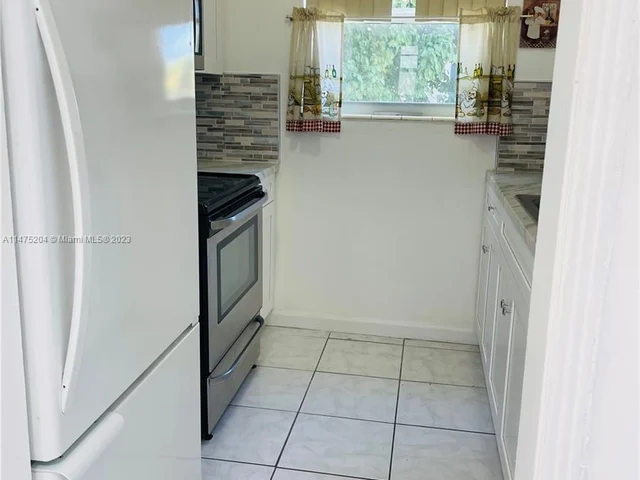 3003 NW 16th St # 1, Miami FL 33125