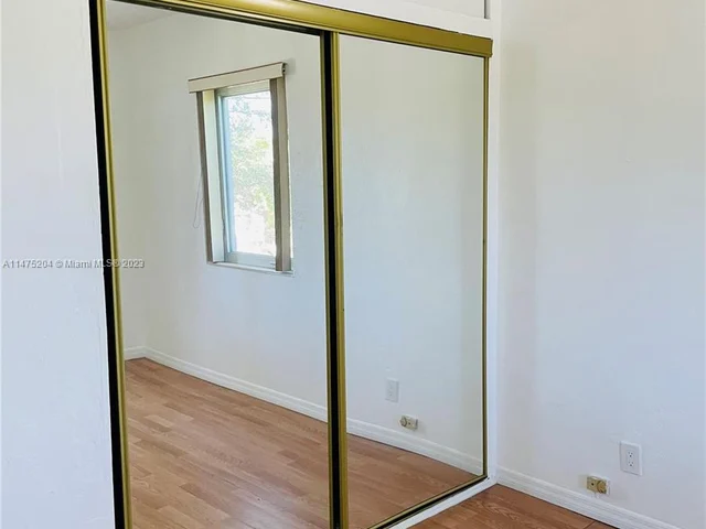 3003 NW 16th St # 1, Miami FL 33125