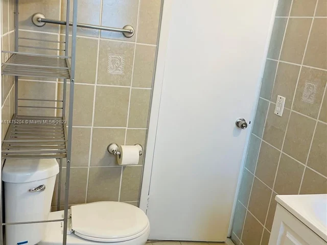 3003 NW 16th St # 1, Miami FL 33125