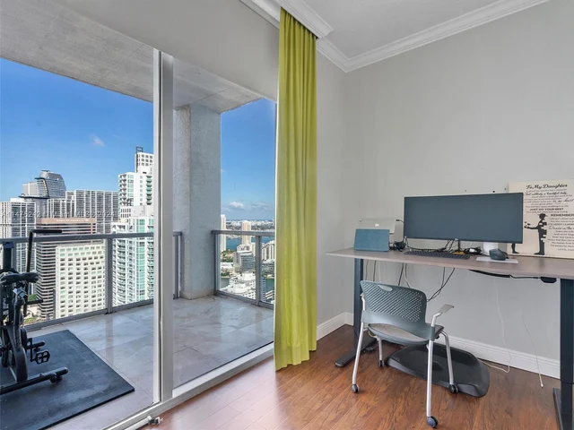 1060 Brickell Ave, Miami FL 33131