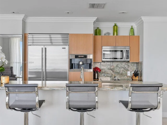 1060 Brickell Ave, Miami FL 33131