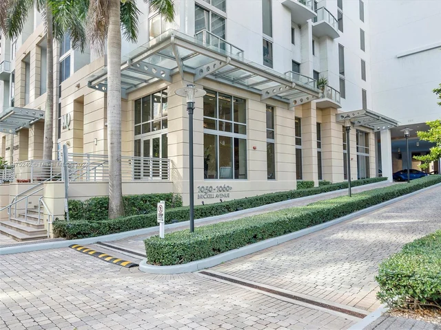 1060 Brickell Ave, Miami FL 33131