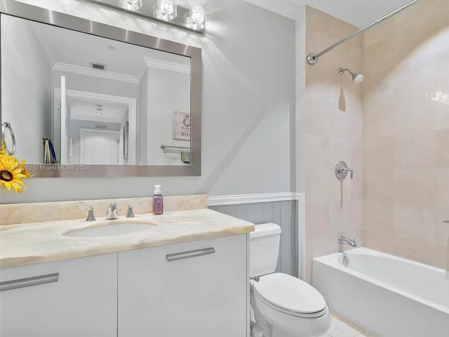 1060 Brickell Ave, Miami FL 33131