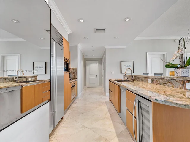 1060 Brickell Ave, Miami FL 33131