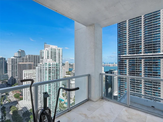 1060 Brickell Ave, Miami FL 33131