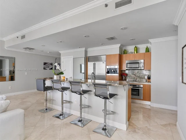 1060 Brickell Ave, Miami FL 33131