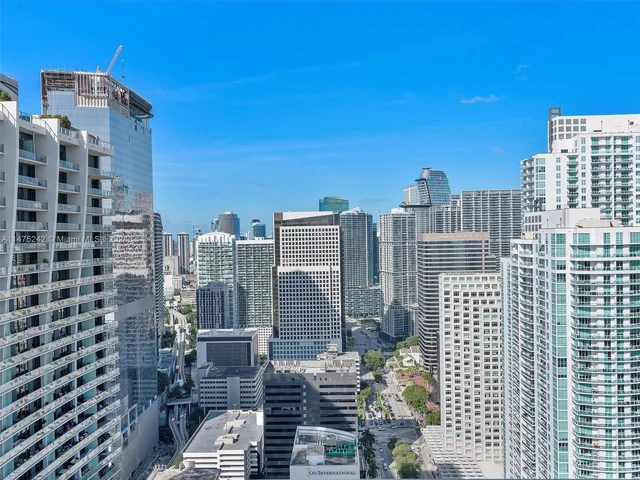 1060 Brickell Ave, Miami FL 33131