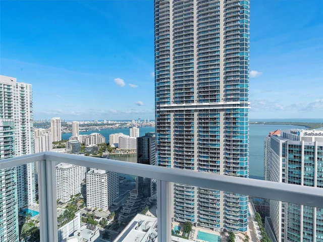 1060 Brickell Ave, Miami FL 33131