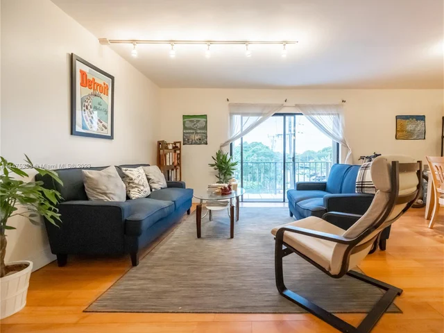 1100 Salzedo St # 3B, Coral Gables FL 33134