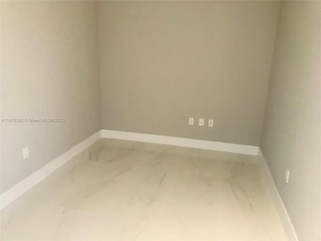 16385 Biscayne Blvd # 1806, North Miami Beach FL 33160