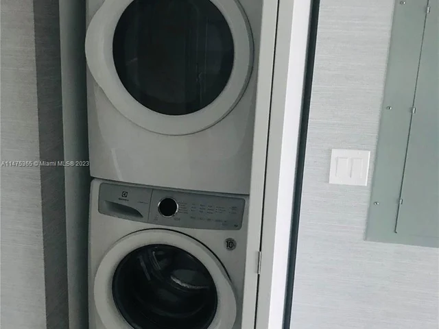 16385 Biscayne Blvd # 1806, North Miami Beach FL 33160