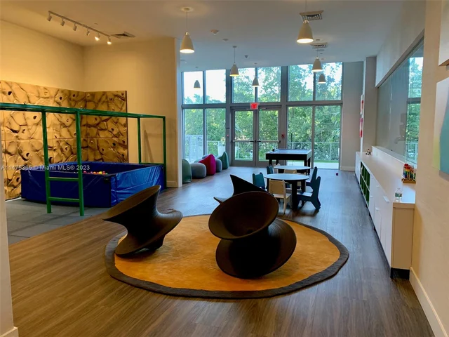 16385 Biscayne Blvd # 1806, North Miami Beach FL 33160