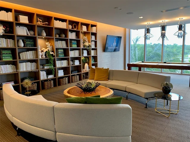 16385 Biscayne Blvd # 1806, North Miami Beach FL 33160