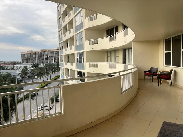 3180 S Ocean Dr # 519, Hallandale Beach FL 33009