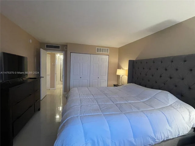 3180 S Ocean Dr # 519, Hallandale Beach FL 33009