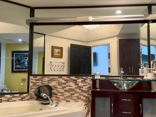 2000 Island Blvd # 202, Aventura FL 33160