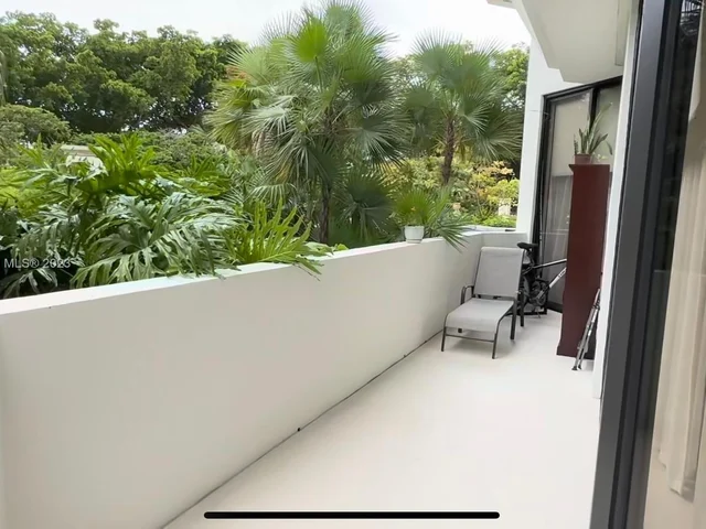 2000 Island Blvd # 202, Aventura FL 33160