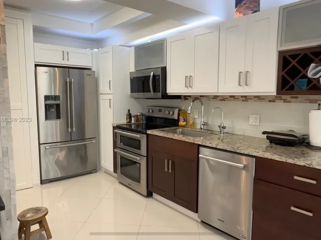 2000 Island Blvd # 202, Aventura FL 33160