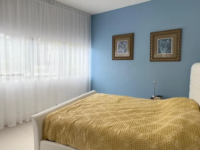 2000 Island Blvd # 202, Aventura FL 33160