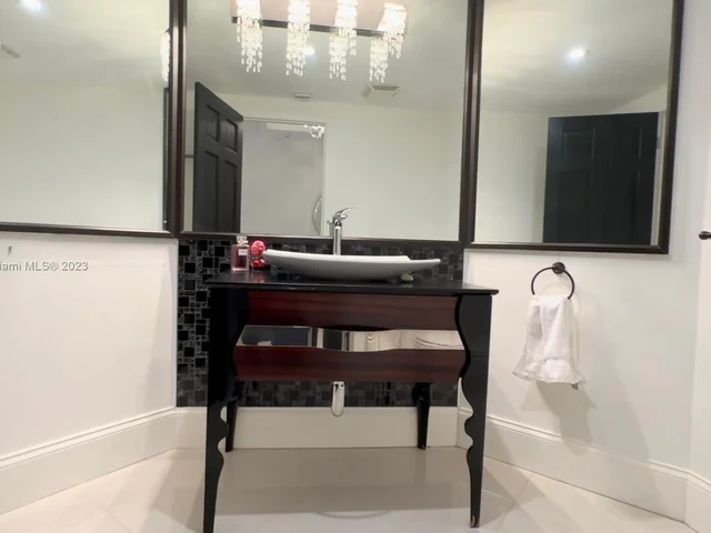 2000 Island Blvd # 202, Aventura FL 33160