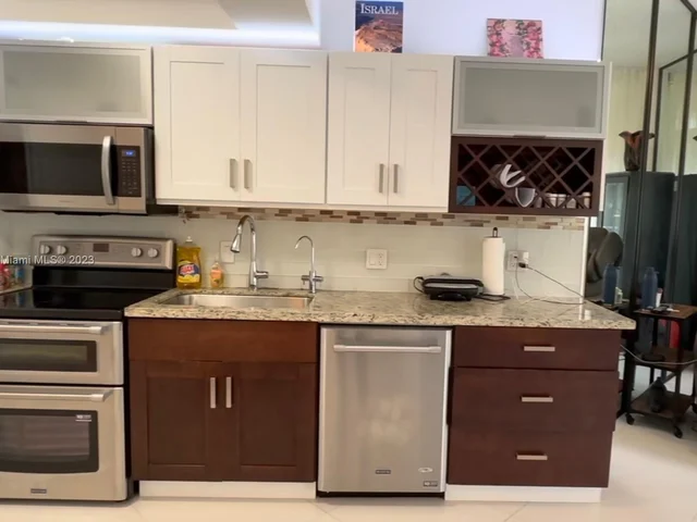 2000 Island Blvd # 202, Aventura FL 33160