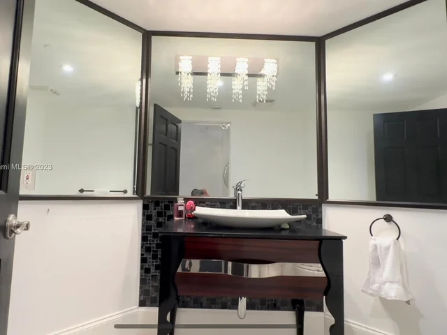 2000 Island Blvd # 202, Aventura FL 33160