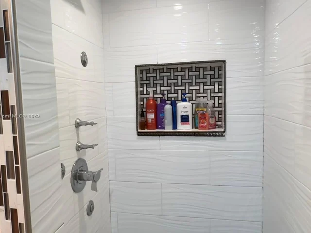 2000 Island Blvd # 202, Aventura FL 33160