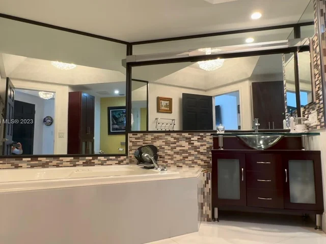 2000 Island Blvd # 202, Aventura FL 33160