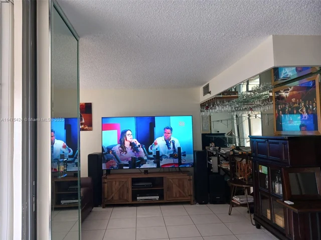 1100 Saint Charles Pl # 217, Pembroke Pines FL 33026