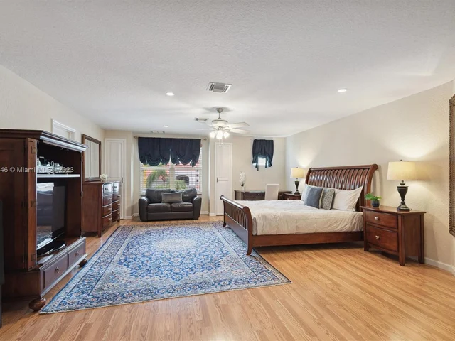 1113 SW 156th Ter, Pembroke Pines FL 33027