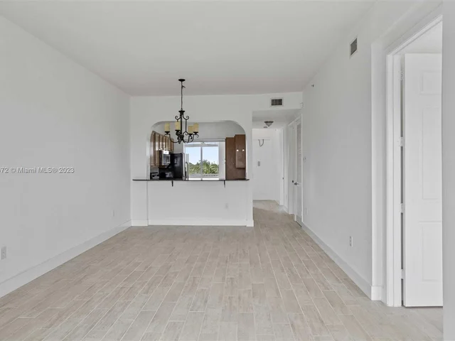 3600 Oaks Clubhouse Dr # 509, Pompano Beach FL 33069