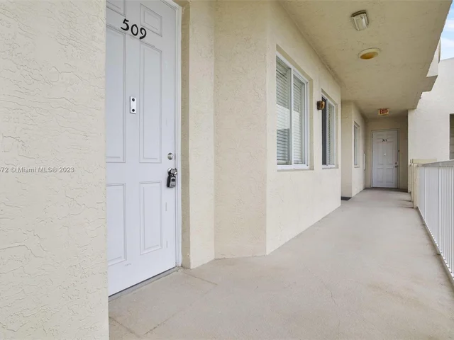 3600 Oaks Clubhouse Dr # 509, Pompano Beach FL 33069