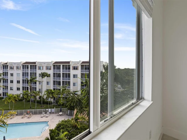 3600 Oaks Clubhouse Dr # 509, Pompano Beach FL 33069